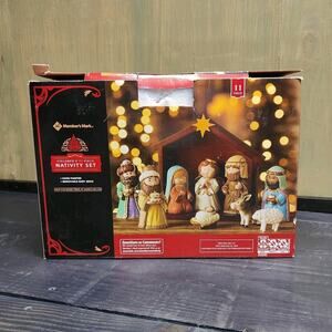 CHILDREN'S HAND PAINTED 11 PIECE NATIVITY SET